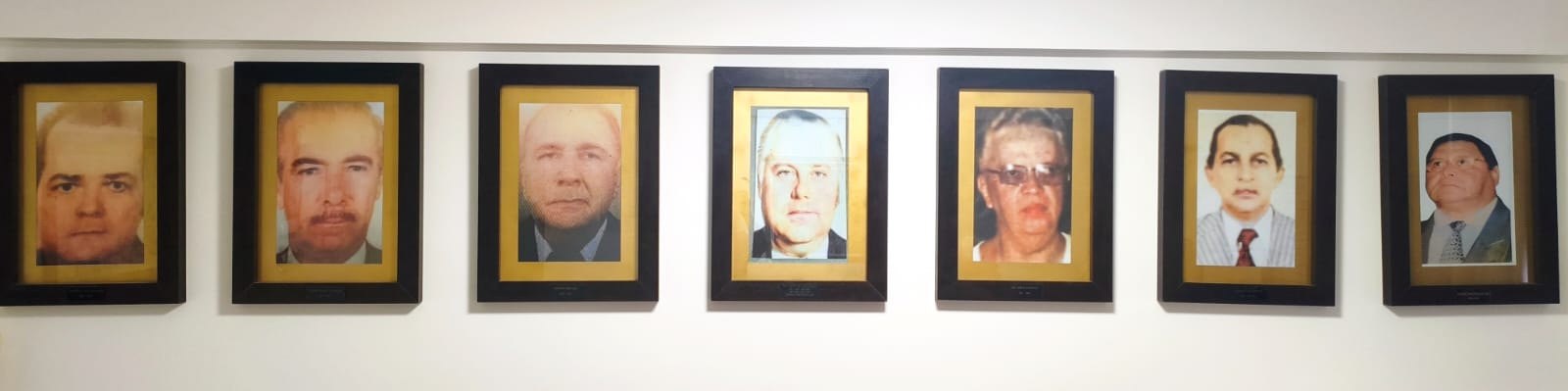 Mural dos retratos dos presidentes do Clube Campomar