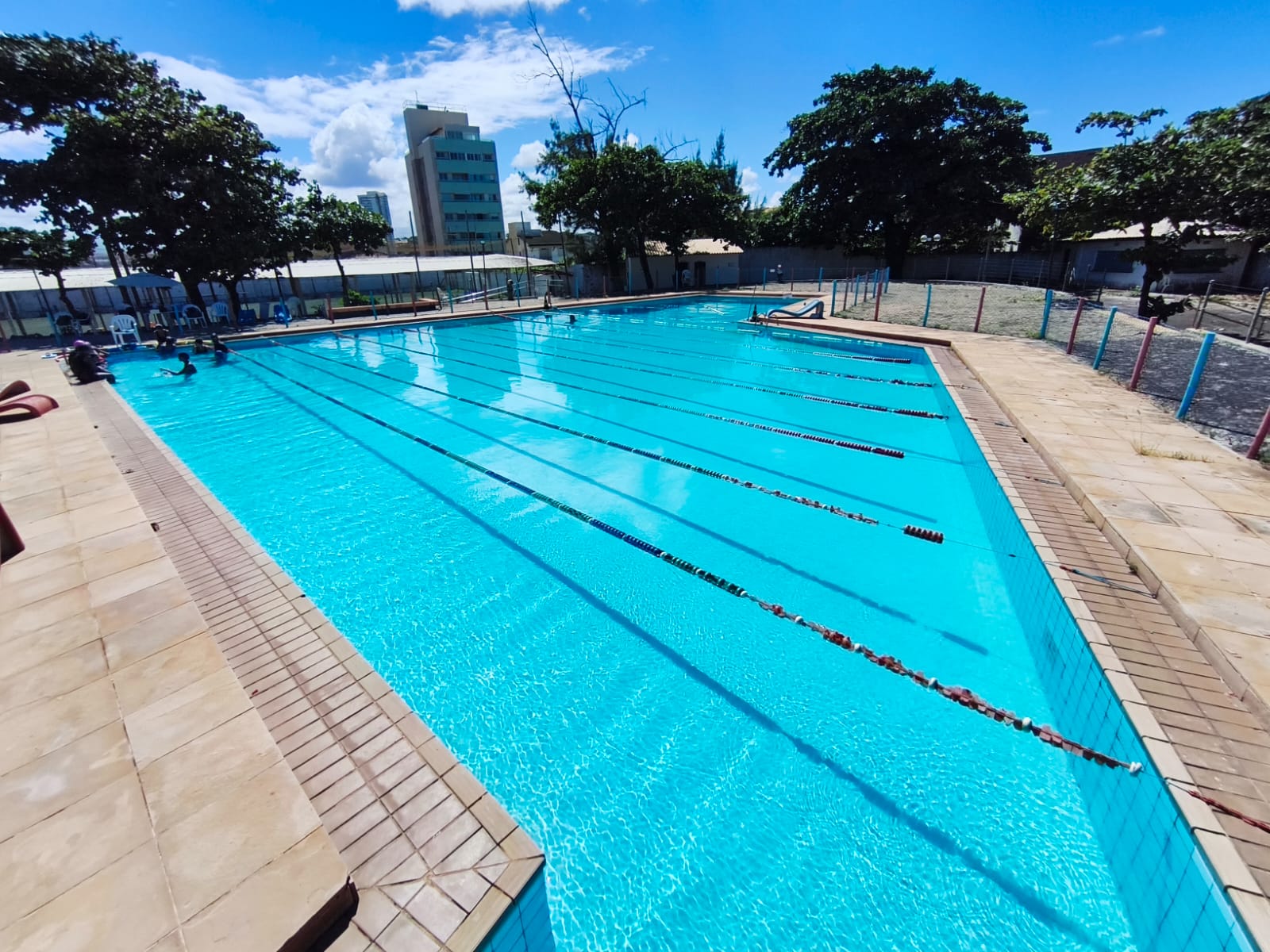 Piscina principal do Clube Campomar